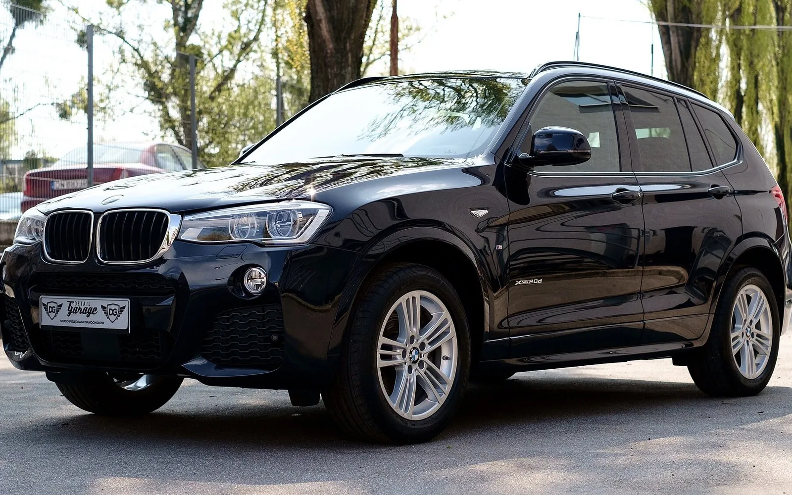 Schwarzer BMW X3, Ansicht schräg von vorn